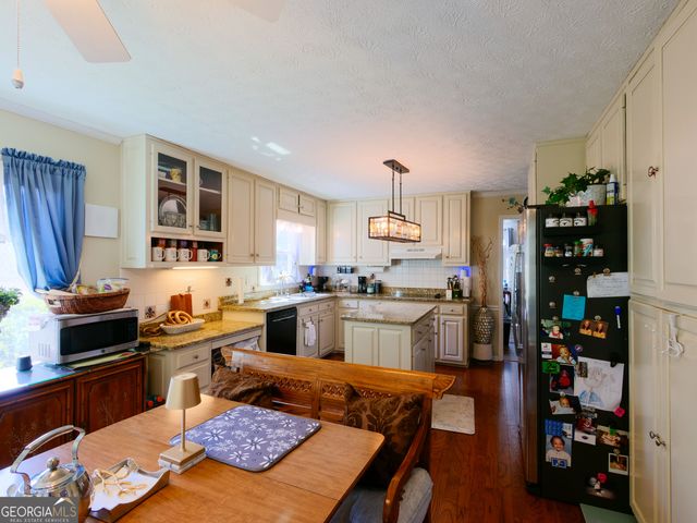 4750 Meadowlark Drive SE, Conyers, GA 30094