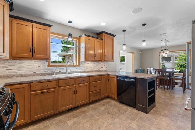 3336 STAR CREEK COURT, Green Bay, WI 54311