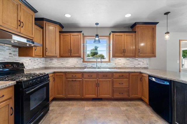 3336 STAR CREEK COURT, Green Bay, WI 54311