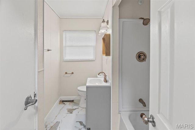 810 Saint Thomas Lane, Cahokia, IL 62206