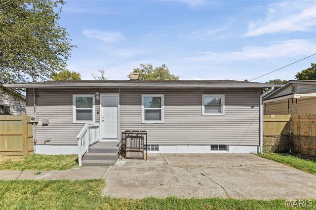 810 Saint Thomas Lane, Cahokia, IL 62206