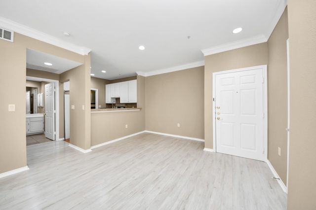 2400 Mccue Road 333, Houston, TX 77056