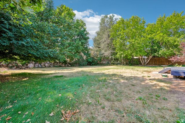 1005 EDGEWOOD DR, South Ogden, UT 84403