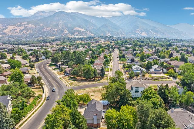 1005 EDGEWOOD DR, South Ogden, UT 84403