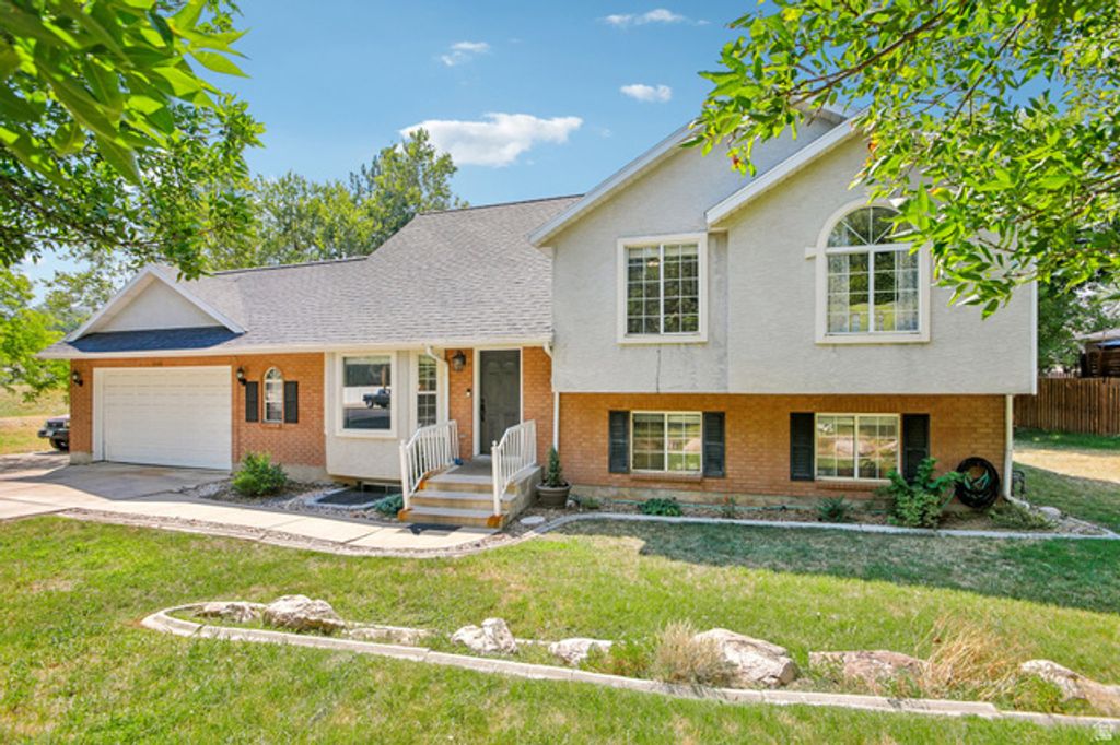 1005 EDGEWOOD DR, South Ogden, UT 84403