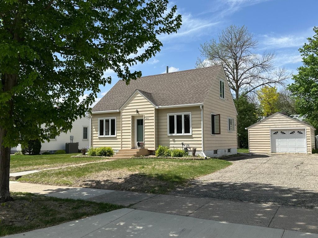 1703 3rd Street NE, Austin, MN 55912