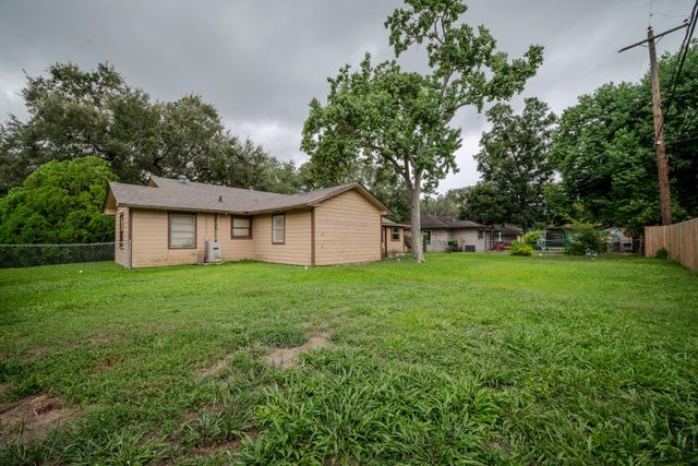 513 Frankie Street, Wharton, TX 77488