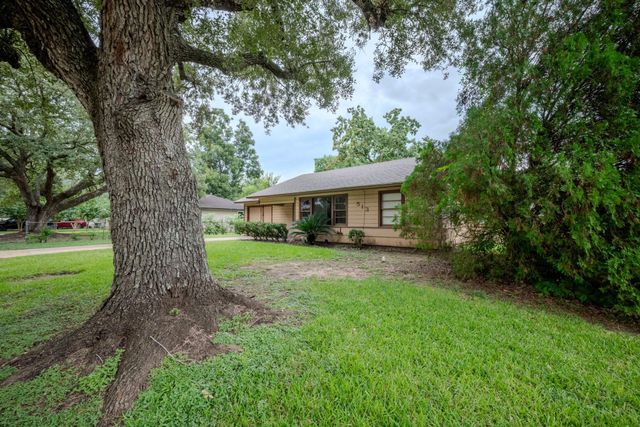 513 Frankie Street, Wharton, TX 77488