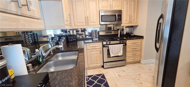 210 East FLAMINGO Road 208, Las Vegas, NV 89169