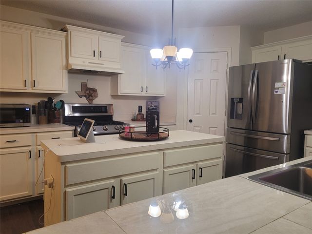 6920 Danieldale Drive, Fort Worth, TX 76137