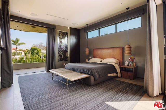 366 Huntley Drive, West Hollywood, CA 90048