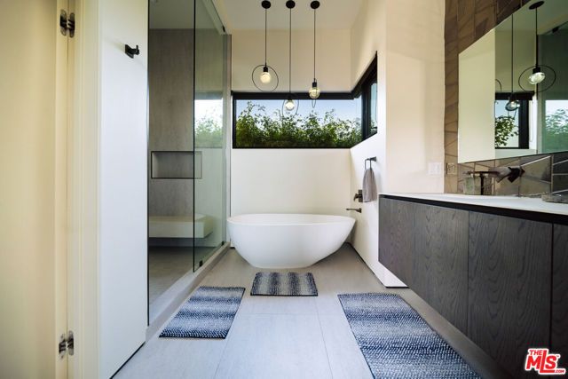 366 Huntley Drive, West Hollywood, CA 90048