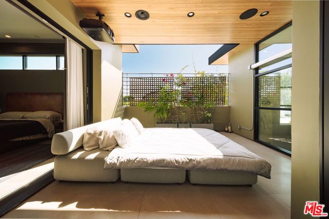 366 Huntley Drive, West Hollywood, CA 90048