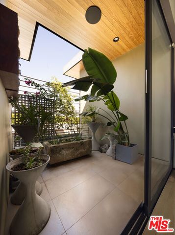 366 Huntley Drive, West Hollywood, CA 90048
