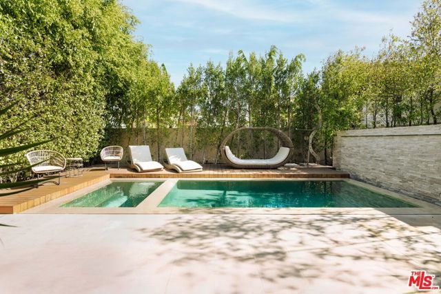 366 Huntley Drive, West Hollywood, CA 90048
