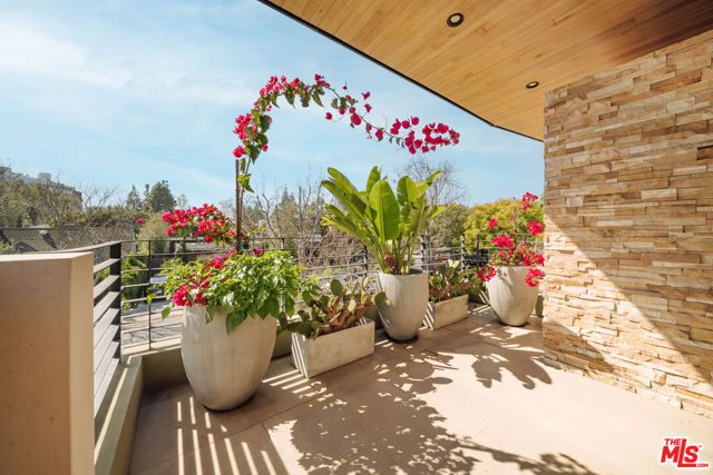 366 Huntley Drive, West Hollywood, CA 90048