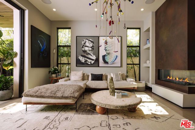 366 Huntley Drive, West Hollywood, CA 90048