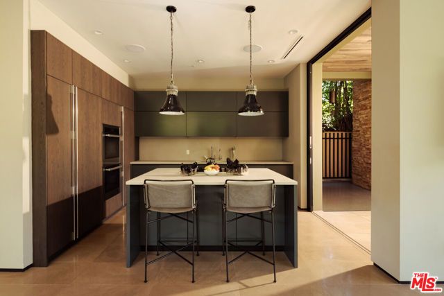 366 Huntley Drive, West Hollywood, CA 90048