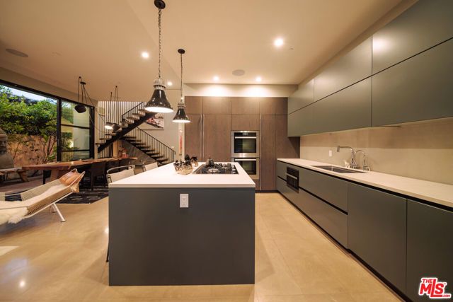366 Huntley Drive, West Hollywood, CA 90048