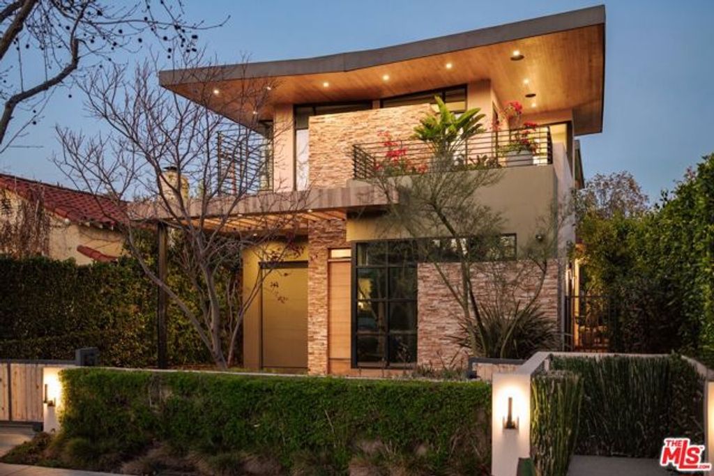366 Huntley Drive, West Hollywood, CA 90048