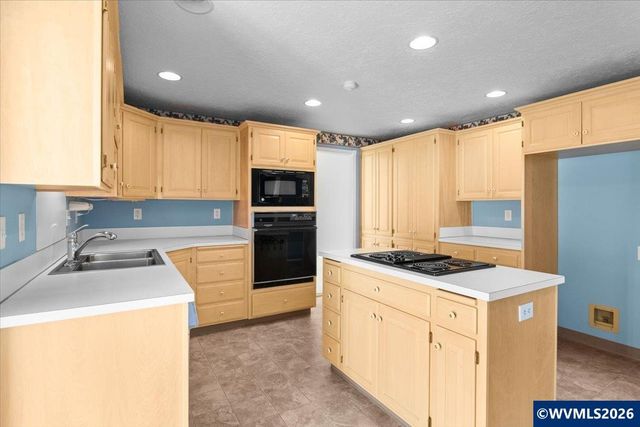 1186 Glazemeadow St NE, Keizer, OR 97303