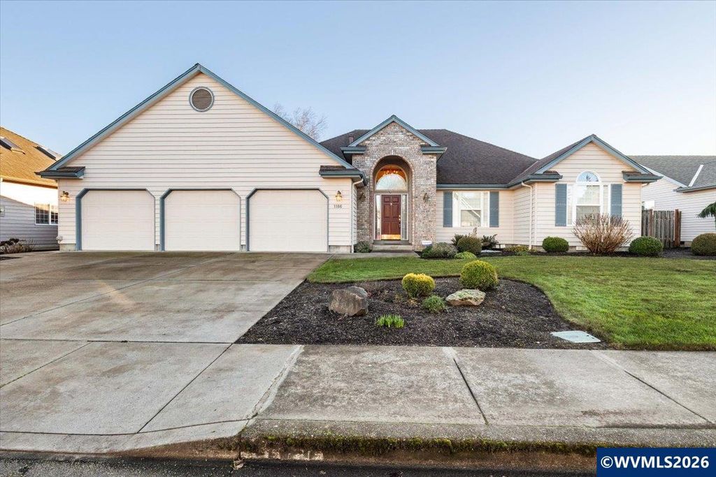 1186 Glazemeadow St NE, Keizer, OR 97303