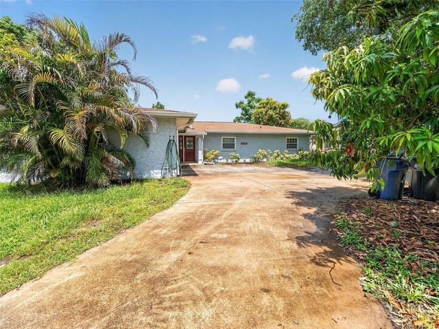 8516 TWIN LAKE BLVD, Tampa, FL 33614