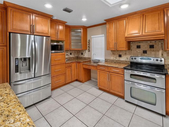 8516 TWIN LAKE BLVD, Tampa, FL 33614