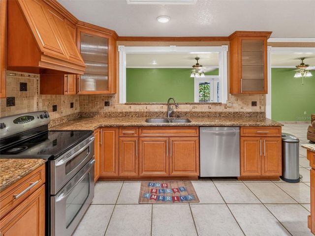 8516 TWIN LAKE BLVD, Tampa, FL 33614