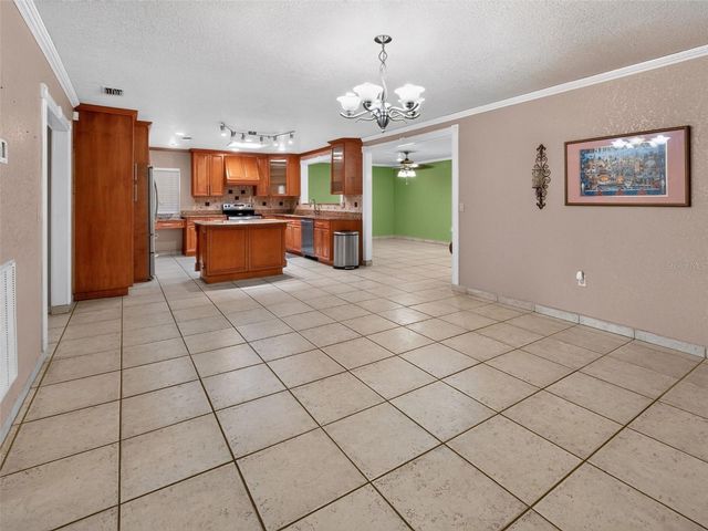 8516 TWIN LAKE BLVD, Tampa, FL 33614