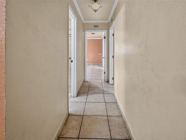8516 TWIN LAKE BLVD, Tampa, FL 33614