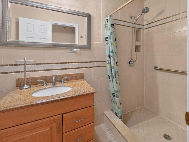 8516 TWIN LAKE BLVD, Tampa, FL 33614