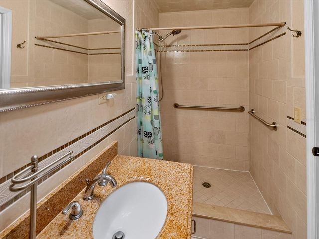 8516 TWIN LAKE BLVD, Tampa, FL 33614