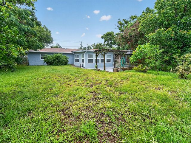 8516 TWIN LAKE BLVD, Tampa, FL 33614