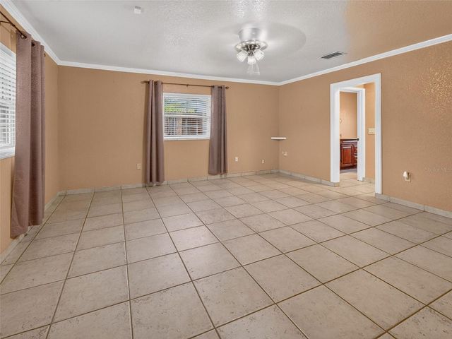 8516 TWIN LAKE BLVD, Tampa, FL 33614