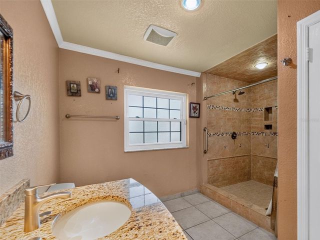 8516 TWIN LAKE BLVD, Tampa, FL 33614