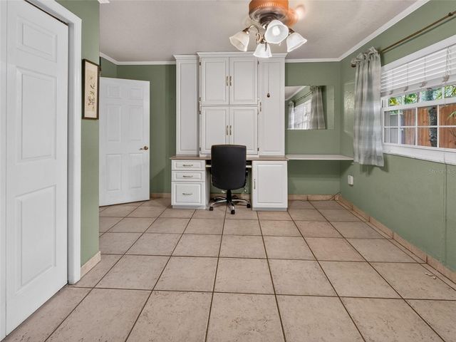 8516 TWIN LAKE BLVD, Tampa, FL 33614