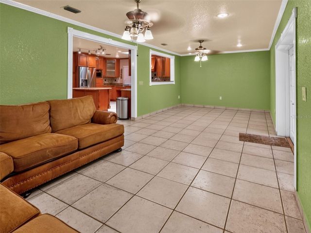 8516 TWIN LAKE BLVD, Tampa, FL 33614