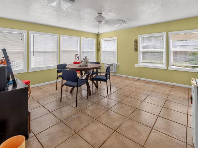 8516 TWIN LAKE BLVD, Tampa, FL 33614