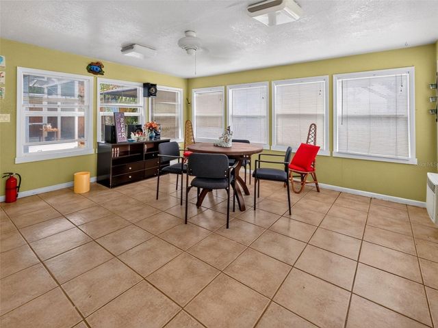 8516 TWIN LAKE BLVD, Tampa, FL 33614