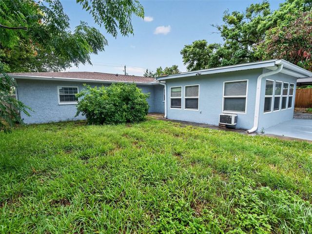 8516 TWIN LAKE BLVD, Tampa, FL 33614