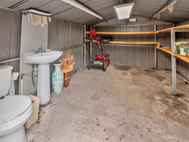 8516 TWIN LAKE BLVD, Tampa, FL 33614
