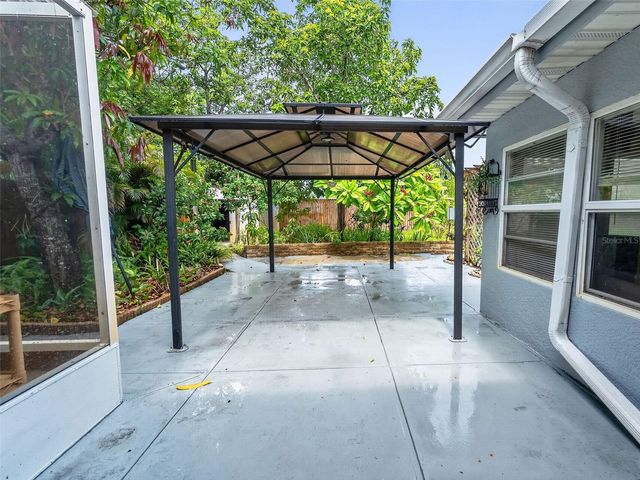 8516 TWIN LAKE BLVD, Tampa, FL 33614