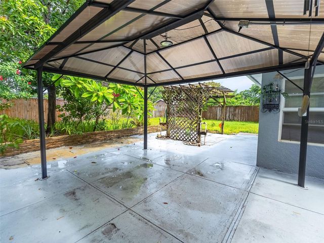 8516 TWIN LAKE BLVD, Tampa, FL 33614