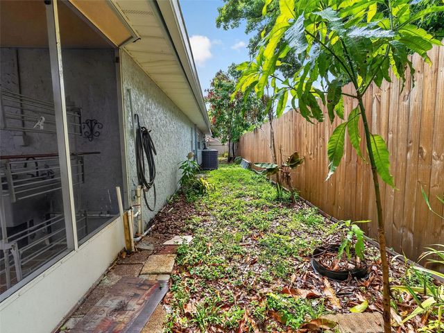 8516 TWIN LAKE BLVD, Tampa, FL 33614
