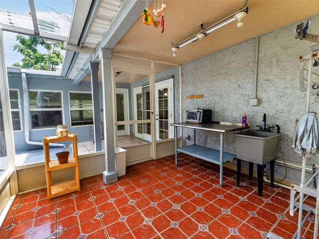 8516 TWIN LAKE BLVD, Tampa, FL 33614