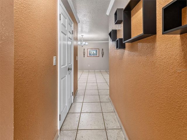 8516 TWIN LAKE BLVD, Tampa, FL 33614