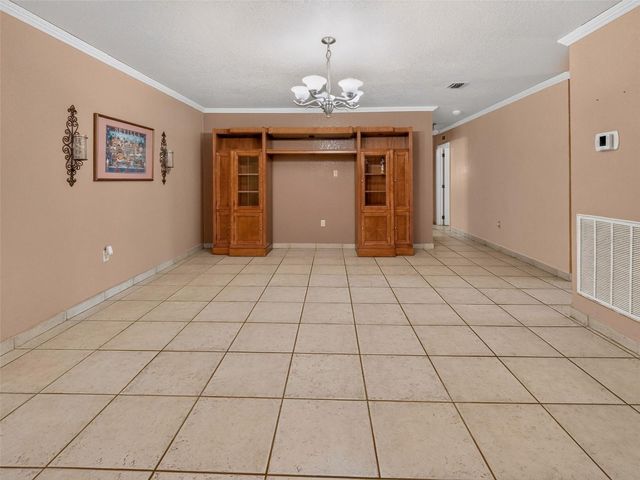 8516 TWIN LAKE BLVD, Tampa, FL 33614