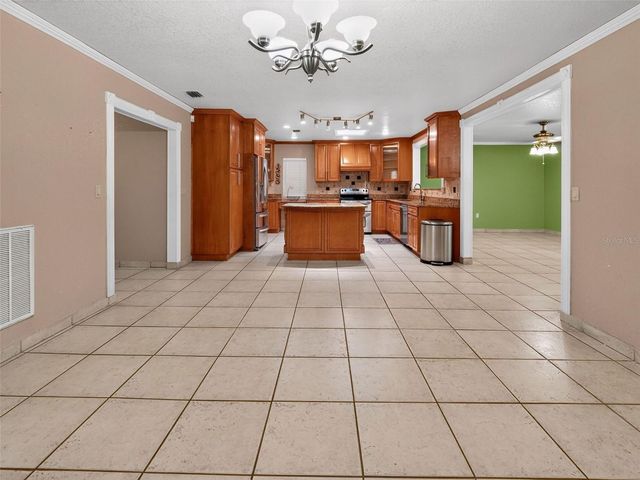 8516 TWIN LAKE BLVD, Tampa, FL 33614