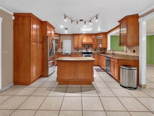 8516 TWIN LAKE BLVD, Tampa, FL 33614
